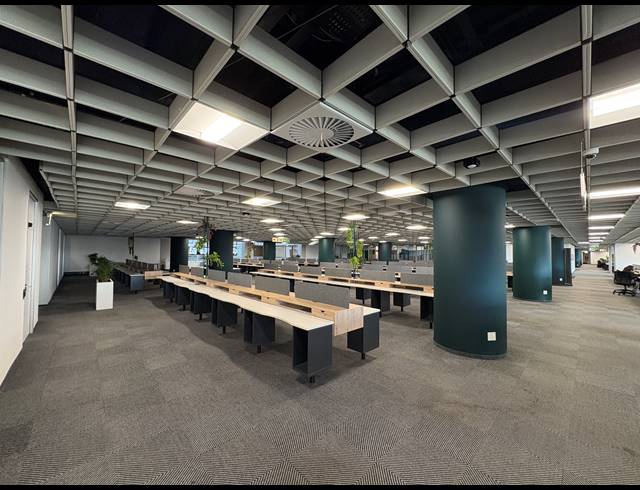 5,780M² SERVICED OFFICE TO LET IN PINELANDS
